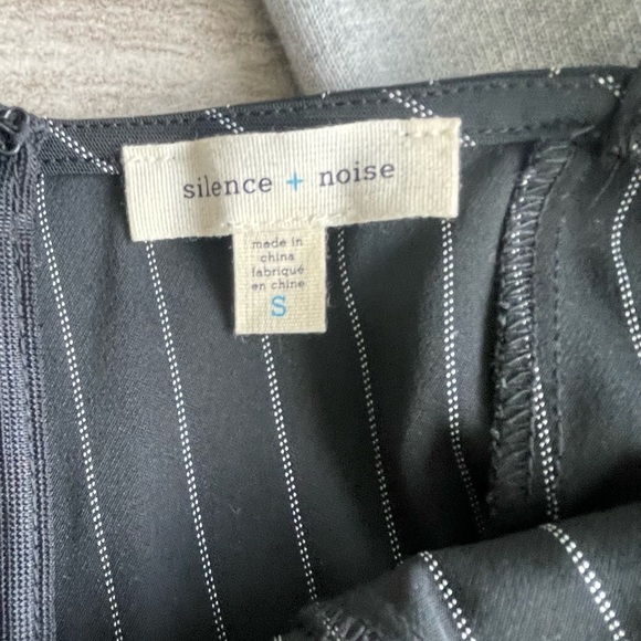 Pin stripe loose fitting jump suit - Picture 6 of 6